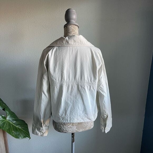 Few Moda Jemma Cropped Jacket in White - Picture 8 of 12